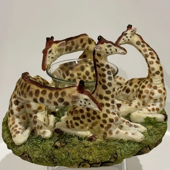 Circle Of Four Giraffes Resin Candle Holder With Glass Votive (0003990) - Picture 1 of 8